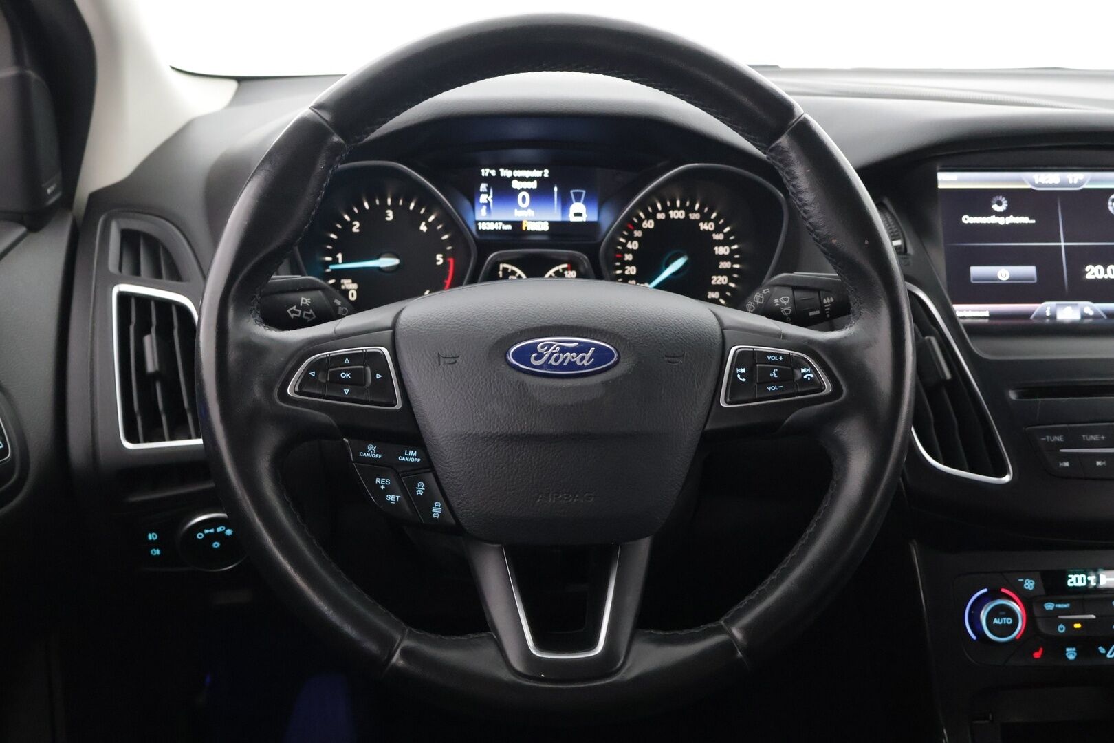 Ford Focus 2016 2,0 TDCi 150 hv PowerShift A6 Titanium** Kamera / Adapt. Vakkari / Koukku / Puolinahat** - Juuri huollettu! Kahdet renkaat! Sähköpenkit!