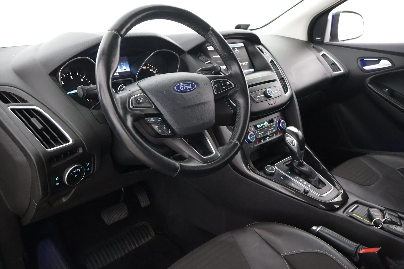 Ford Focus 2016 2,0 TDCi 150 hv PowerShift A6 Titanium** Kamera / Adapt. Vakkari / Koukku / Puolinahat** - Juuri huollettu! Kahdet renkaat! Sähköpenkit!