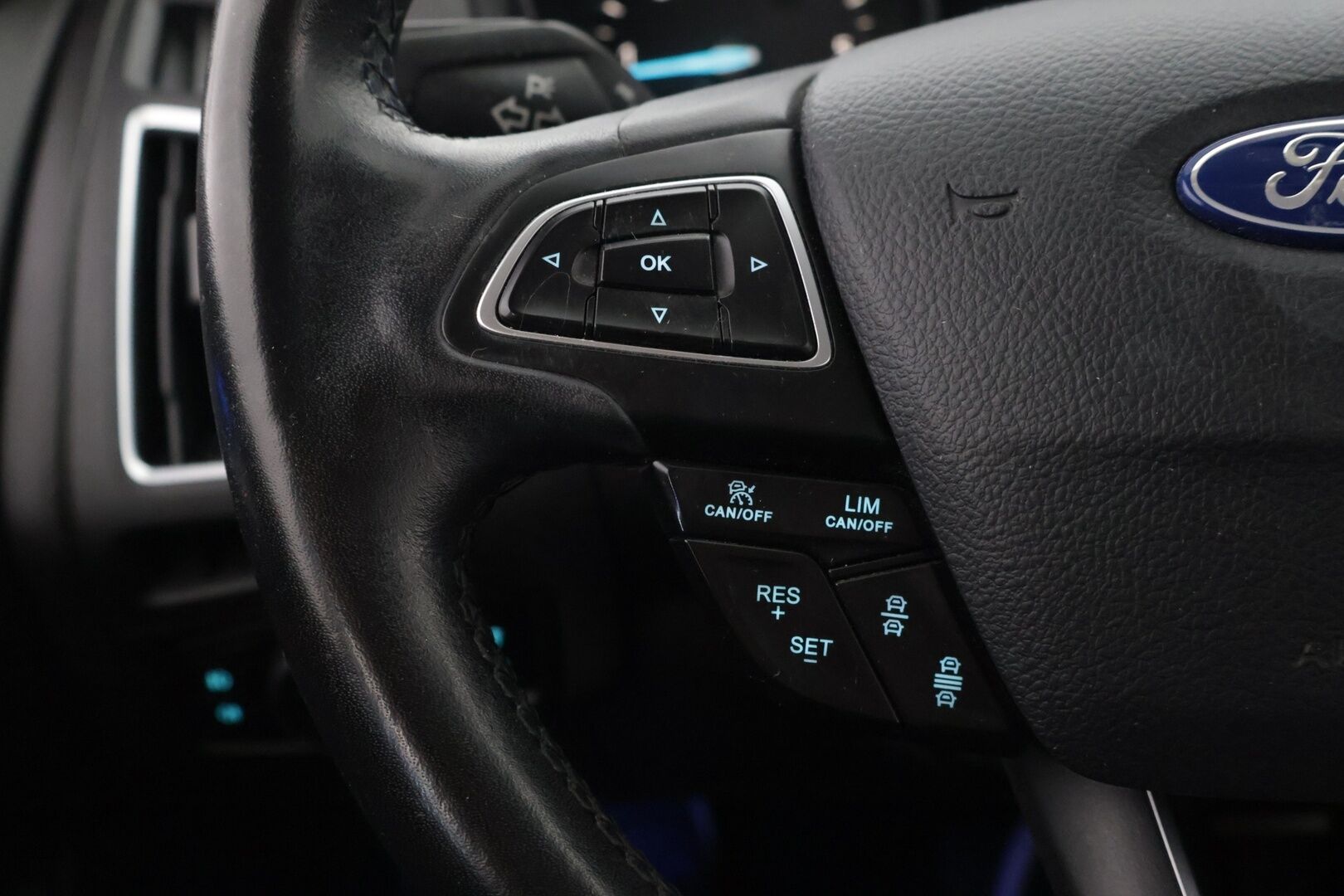 Ford Focus 2016 2,0 TDCi 150 hv PowerShift A6 Titanium** Kamera / Adapt. Vakkari / Koukku / Puolinahat** - Juuri huollettu! Kahdet renkaat! Sähköpenkit!