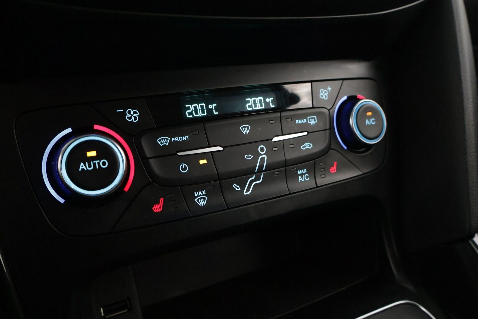 Ford Focus 2016 2,0 TDCi 150 hv PowerShift A6 Titanium** Kamera / Adapt. Vakkari / Koukku / Puolinahat** - Juuri huollettu! Kahdet renkaat! Sähköpenkit!