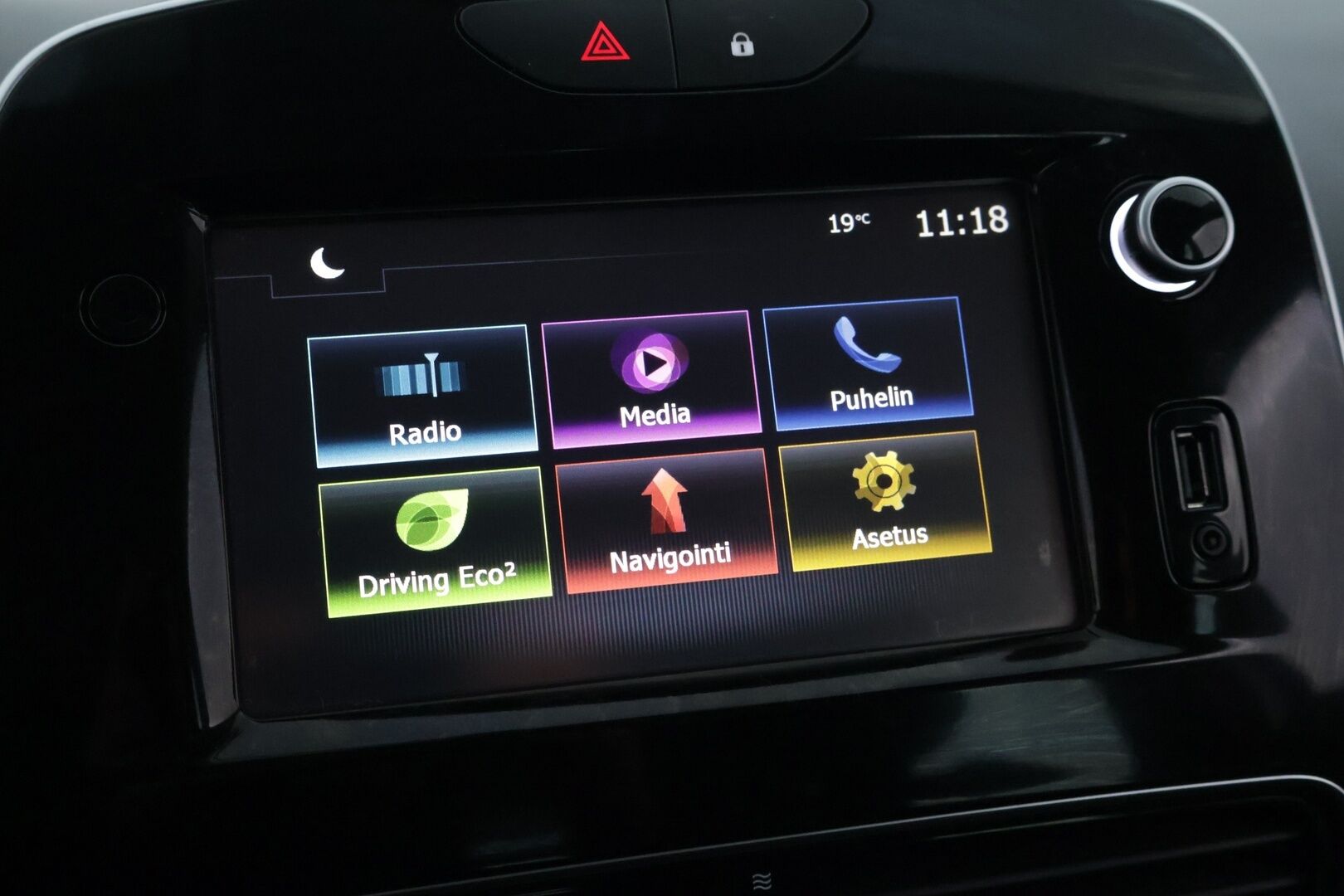 Renault Clio 2016 Sport Tourer Energy TCe 90 S&S Zen - *Suomi-auto / Lohkolämmitin sisäpistokkeella ja lämppärillä / Navigointi / Vakionopeudensäädin / Renkaat uusittu hetki sitten / Viim. huolto 6/25!*
