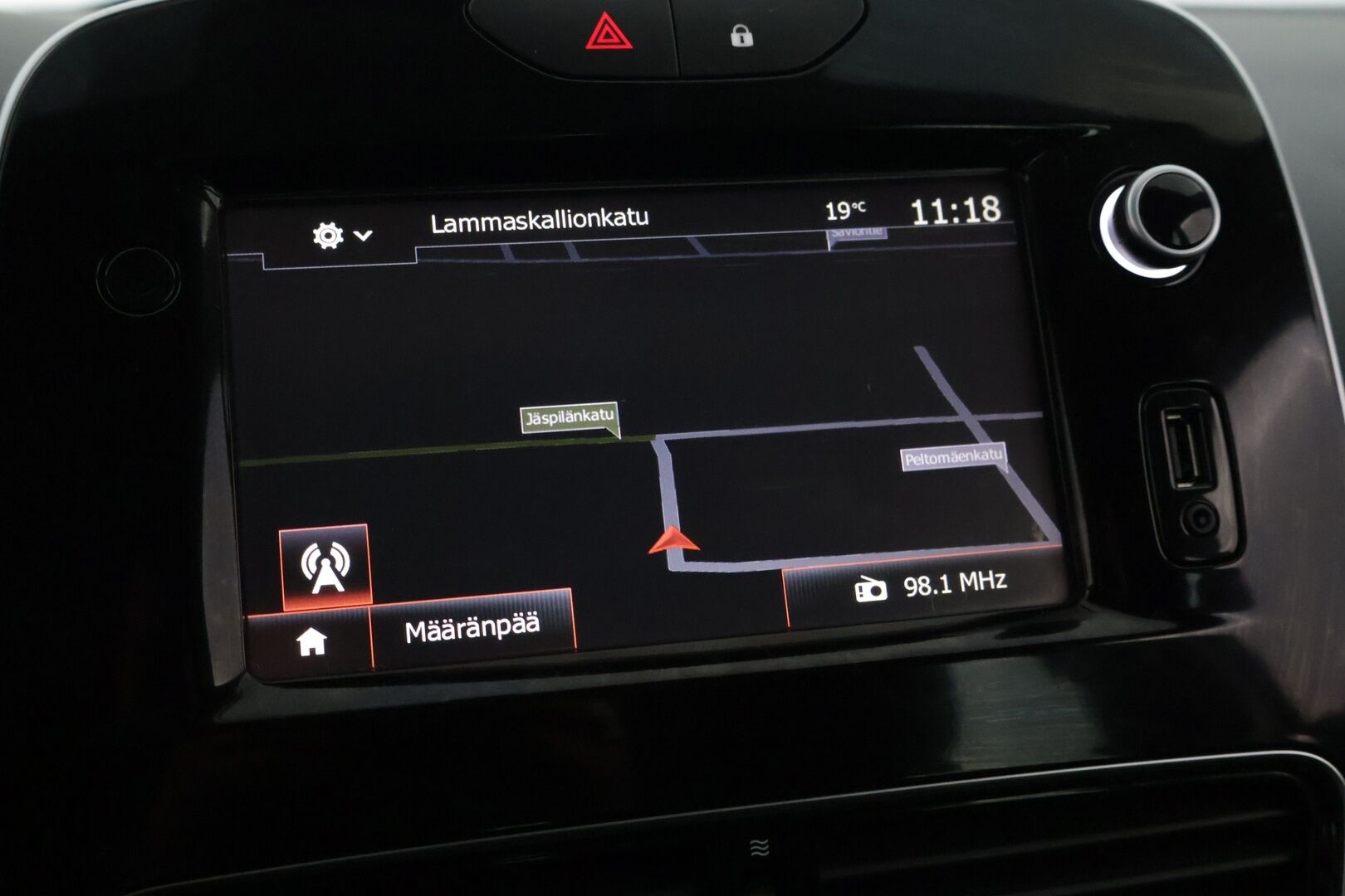 Renault Clio 2016 Sport Tourer Energy TCe 90 S&S Zen - *Suomi-auto / Lohkolämmitin sisäpistokkeella ja lämppärillä / Navigointi / Vakionopeudensäädin / Renkaat uusittu hetki sitten / Viim. huolto 6/25!*