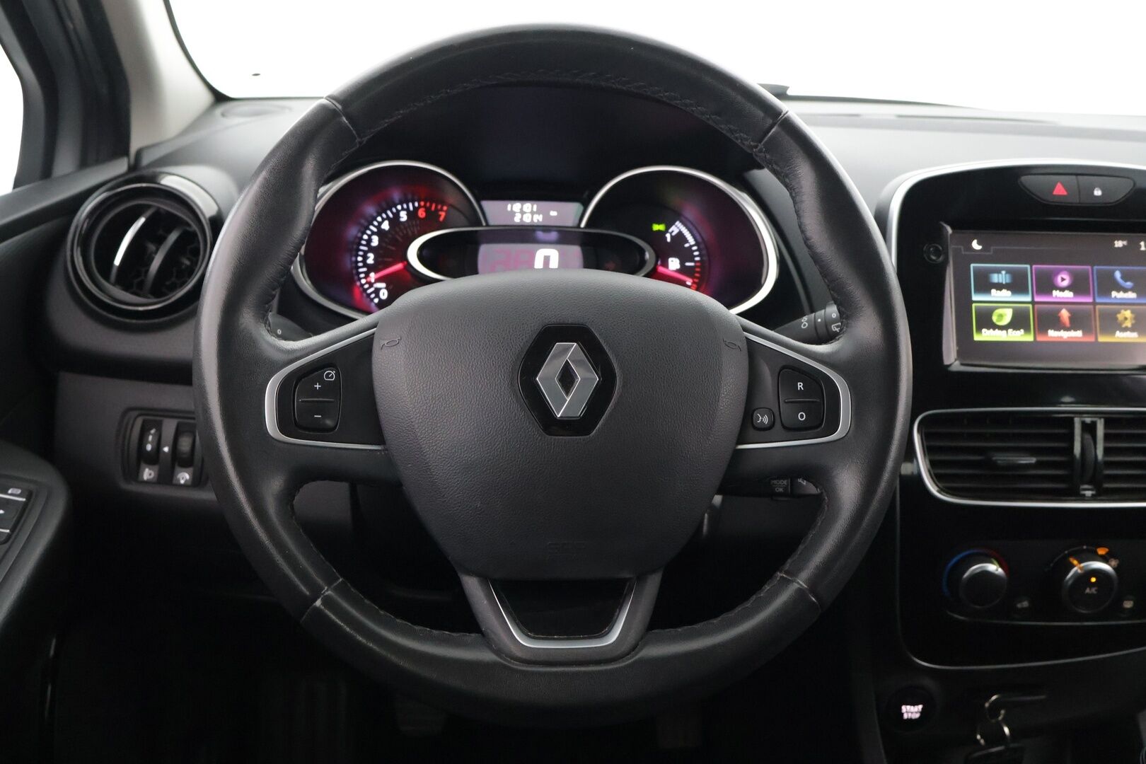 Renault Clio 2016 Sport Tourer Energy TCe 90 S&S Zen - *Suomi-auto / Lohkolämmitin sisäpistokkeella ja lämppärillä / Navigointi / Vakionopeudensäädin / Renkaat uusittu hetki sitten / Viim. huolto 6/25!*