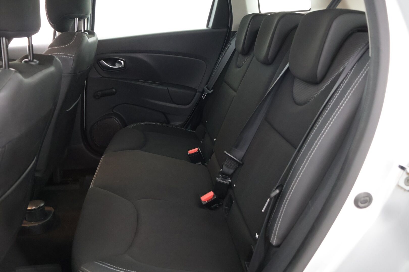 Renault Clio 2016 Sport Tourer Energy TCe 90 S&S Zen - *Suomi-auto / Lohkolämmitin sisäpistokkeella ja lämppärillä / Navigointi / Vakionopeudensäädin / Renkaat uusittu hetki sitten / Viim. huolto 6/25!*