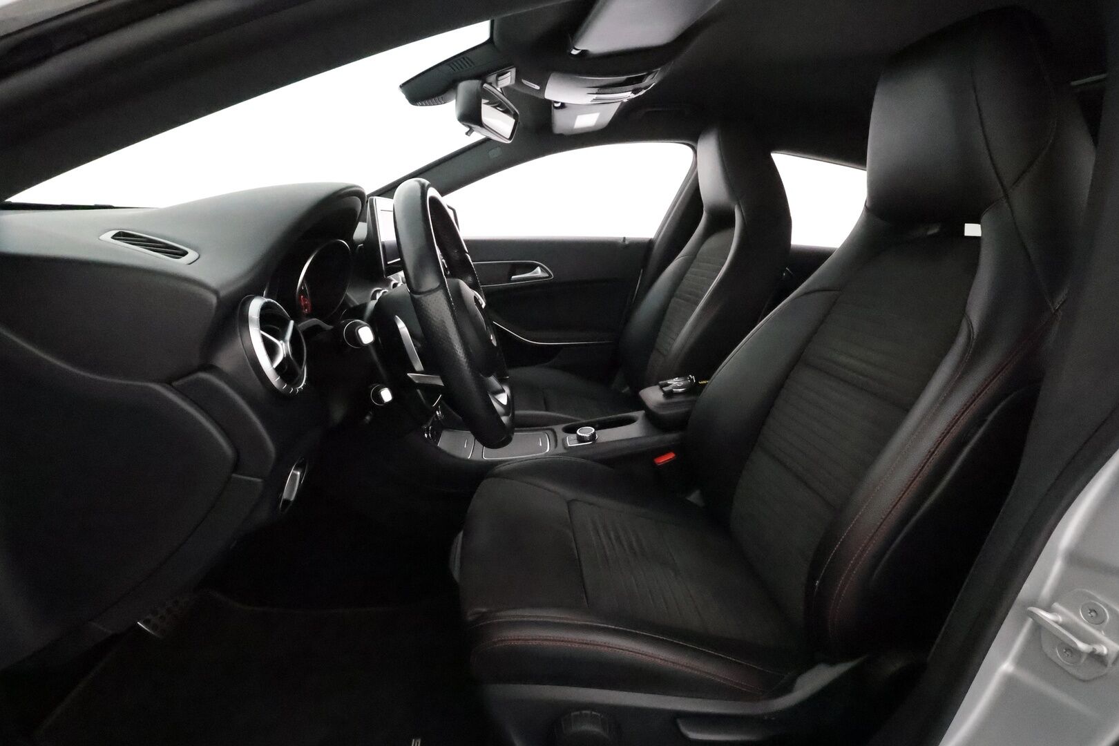 Mercedes-Benz CLA 2017 180 A Shooting Brake Business AMG *Vakkari / P.kamera / Navi / LED / Sporttipenkit / Lohkolämmitin / Koukku* - Suomi-auto / Kahdet renkaat aluvanteilla