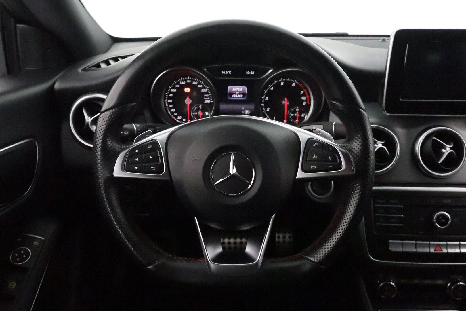 Mercedes-Benz CLA 2017 180 A Shooting Brake Business AMG *Vakkari / P.kamera / Navi / LED / Sporttipenkit / Lohkolämmitin / Koukku* - Suomi-auto / Kahdet renkaat aluvanteilla