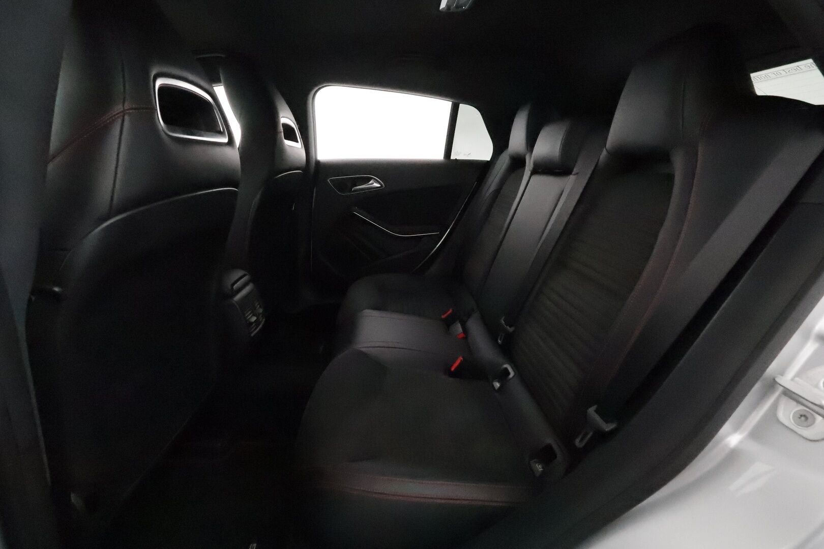 Mercedes-Benz CLA 2017 180 A Shooting Brake Business AMG *Vakkari / P.kamera / Navi / LED / Sporttipenkit / Lohkolämmitin / Koukku* - Suomi-auto / Kahdet renkaat aluvanteilla