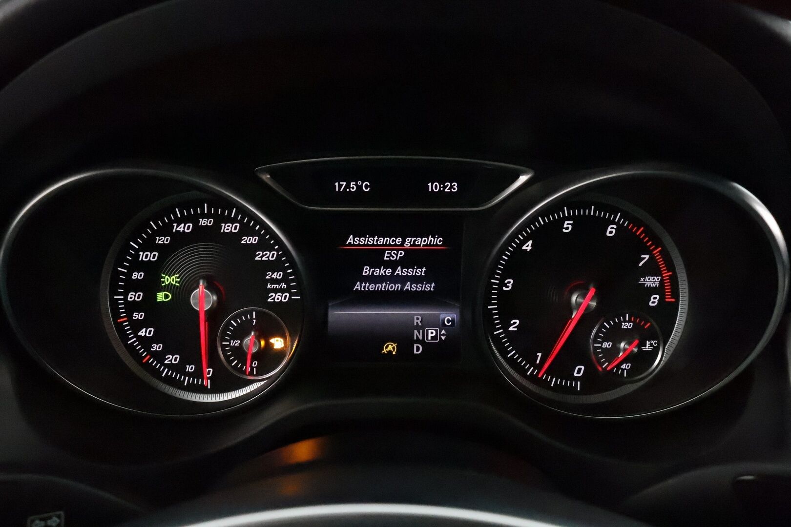 Mercedes-Benz CLA 2017 180 A Shooting Brake Business AMG *Vakkari / P.kamera / Navi / LED / Sporttipenkit / Lohkolämmitin / Koukku* - Suomi-auto / Kahdet renkaat aluvanteilla