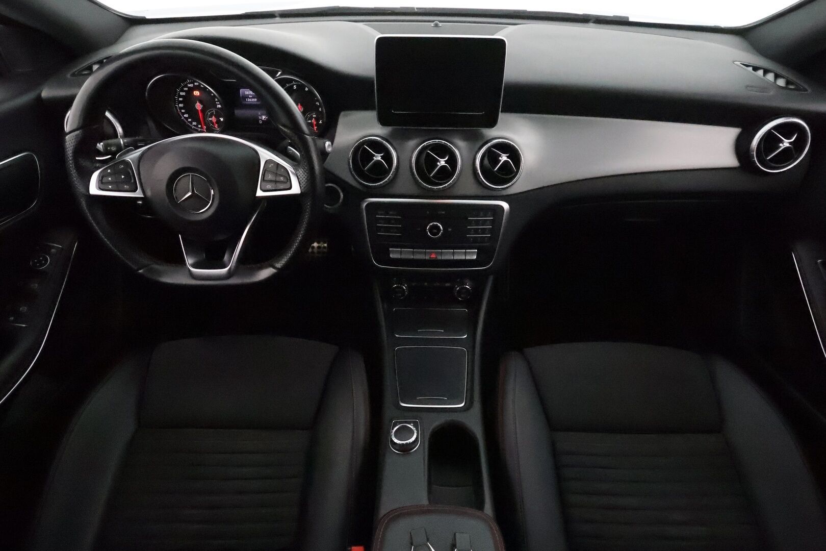 Mercedes-Benz CLA 2017 180 A Shooting Brake Business AMG *Vakkari / P.kamera / Navi / LED / Sporttipenkit / Lohkolämmitin / Koukku* - Suomi-auto / Kahdet renkaat aluvanteilla