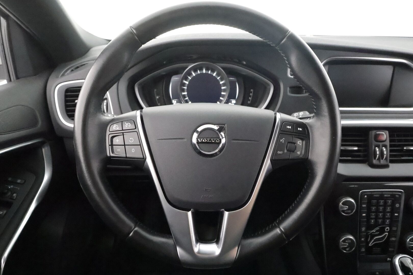 Volvo V40 2017 T3 Business aut - | 1-om suomiauto | Merkkihuollot | Webasto | LED | Digimittari | Vakkari | Bluetooth | City Safety | Penkinlämmittimet | 2x renkaat aluvantein | 