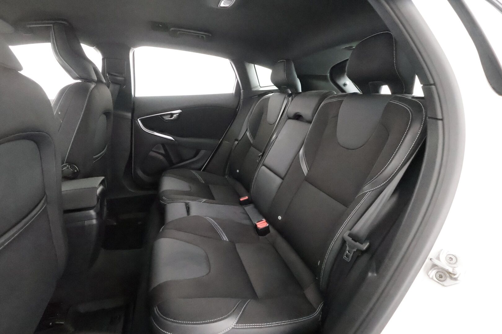 Volvo V40 2017 T3 Business aut - | 1-om suomiauto | Merkkihuollot | Webasto | LED | Digimittari | Vakkari | Bluetooth | City Safety | Penkinlämmittimet | 2x renkaat aluvantein | 