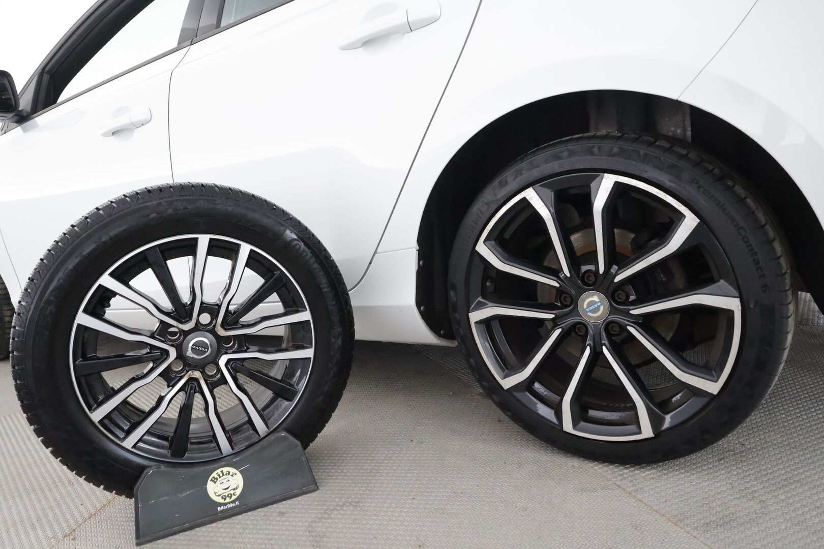 Volvo V40 2017 T3 Business aut - | 1-om suomiauto | Merkkihuollot | Webasto | LED | Digimittari | Vakkari | Bluetooth | City Safety | Penkinlämmittimet | 2x renkaat aluvantein | 