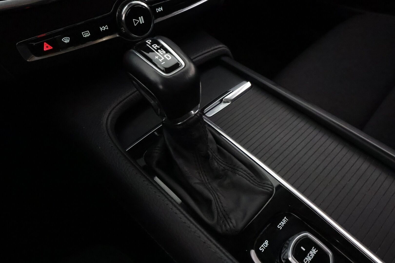 Volvo V90 2017 D5 AWD Momentum aut **Panorama / 360° Kamera / Webasto / Koukku / Adapt.Vakkari / Muistipenkki / LED-valot / Navi** - Kaistavahti / Digimittaristo / KeylessGO / 2x Renkaat - HULLUT VÄLIPÄIVÄT KORKOTARJOUS 2,49%