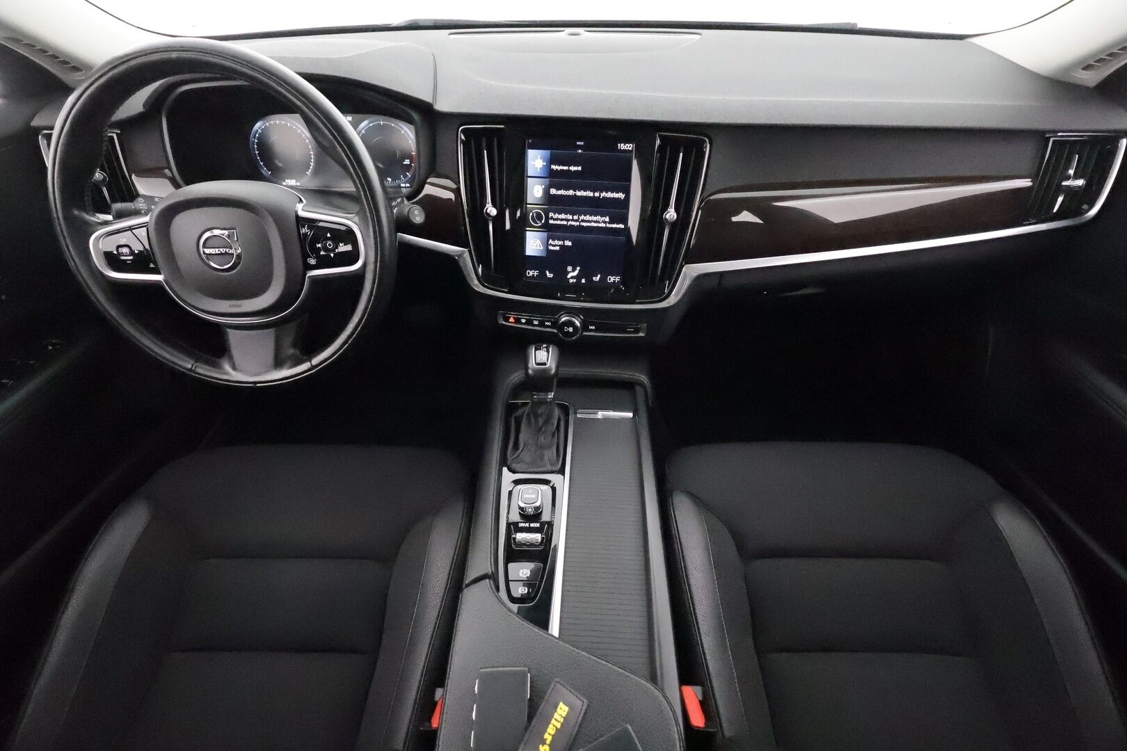Volvo V90 2017 D5 AWD Momentum aut **Panorama / 360° Kamera / Webasto / Koukku / Adapt.Vakkari / Muistipenkki / LED-valot / Navi** - Kaistavahti / Digimittaristo / KeylessGO / 2x Renkaat