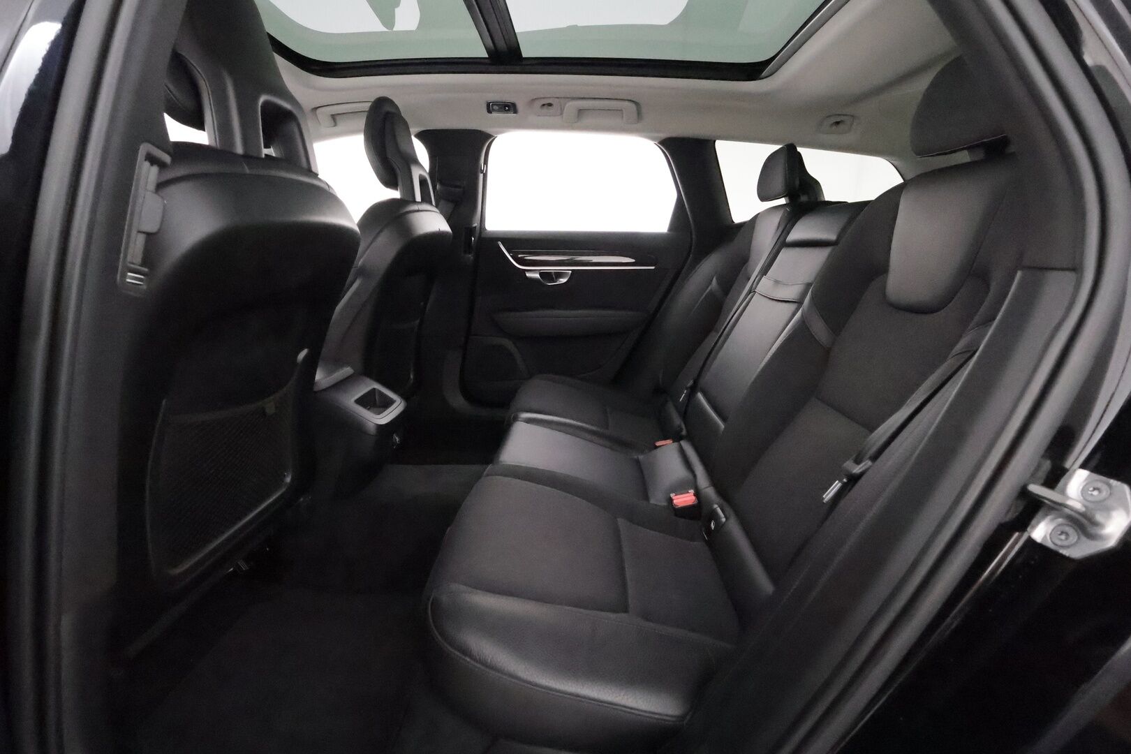 Volvo V90 2017 D5 AWD Momentum aut **Panorama / 360° Kamera / Webasto / Koukku / Adapt.Vakkari / Muistipenkki / LED-valot / Navi** - Kaistavahti / Digimittaristo / KeylessGO / 2x Renkaat
