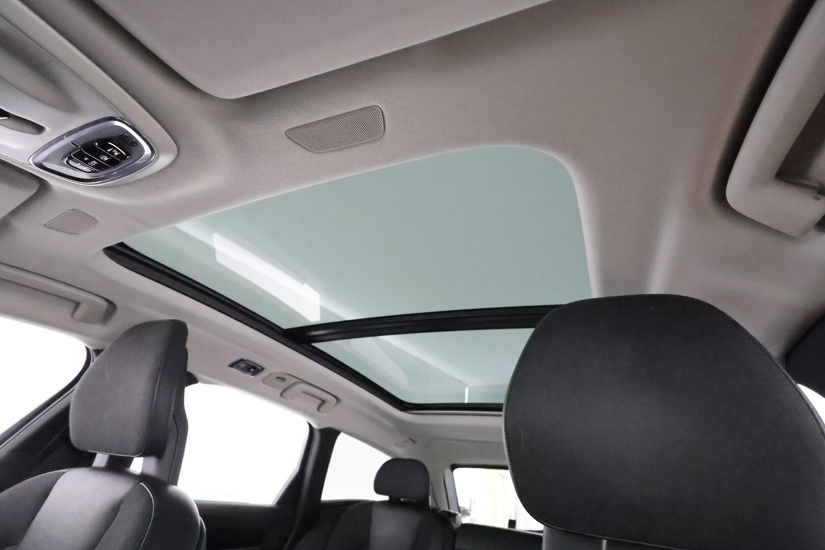 Volvo V90 2017 D5 AWD Momentum aut **Panorama / 360° Kamera / Webasto / Koukku / Adapt.Vakkari / Muistipenkki / LED-valot / Navi** - Kaistavahti / Digimittaristo / KeylessGO / 2x Renkaat - HULLUT VÄLIPÄIVÄT KORKOTARJOUS 2,49%