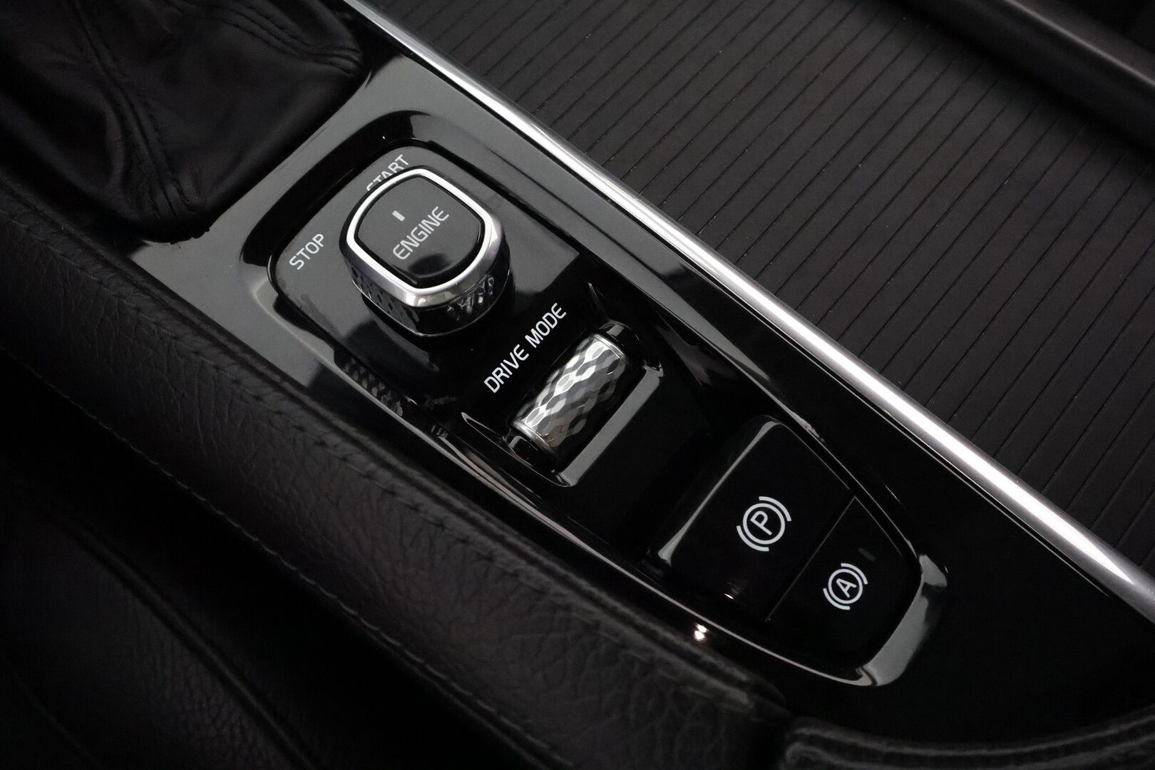 Volvo V90 2017 D5 AWD Momentum aut **Panorama / 360° Kamera / Webasto / Koukku / Adapt.Vakkari / Muistipenkki / LED-valot / Navi** - Kaistavahti / Digimittaristo / KeylessGO / 2x Renkaat - HULLUT VÄLIPÄIVÄT KORKOTARJOUS 2,49%