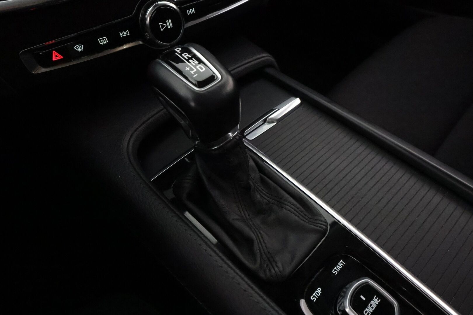 Volvo V90 2017 D5 AWD Momentum aut **Panorama / 360° Kamera / Webasto / Koukku / Adapt.Vakkari / Muistipenkki / LED-valot / Navi** - Kaistavahti / Digimittaristo / KeylessGO / 2x Renkaat