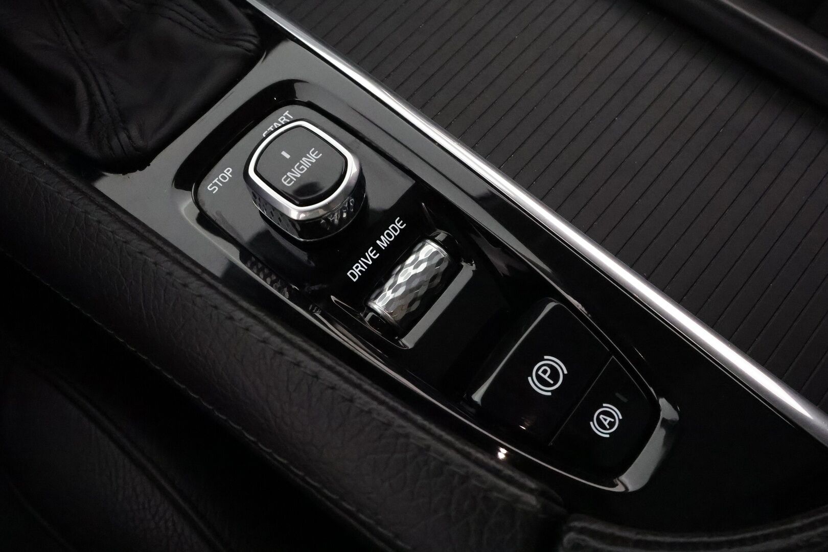 Volvo V90 2017 D5 AWD Momentum aut **Panorama / 360° Kamera / Webasto / Koukku / Adapt.Vakkari / Muistipenkki / LED-valot / Navi** - Kaistavahti / Digimittaristo / KeylessGO / 2x Renkaat