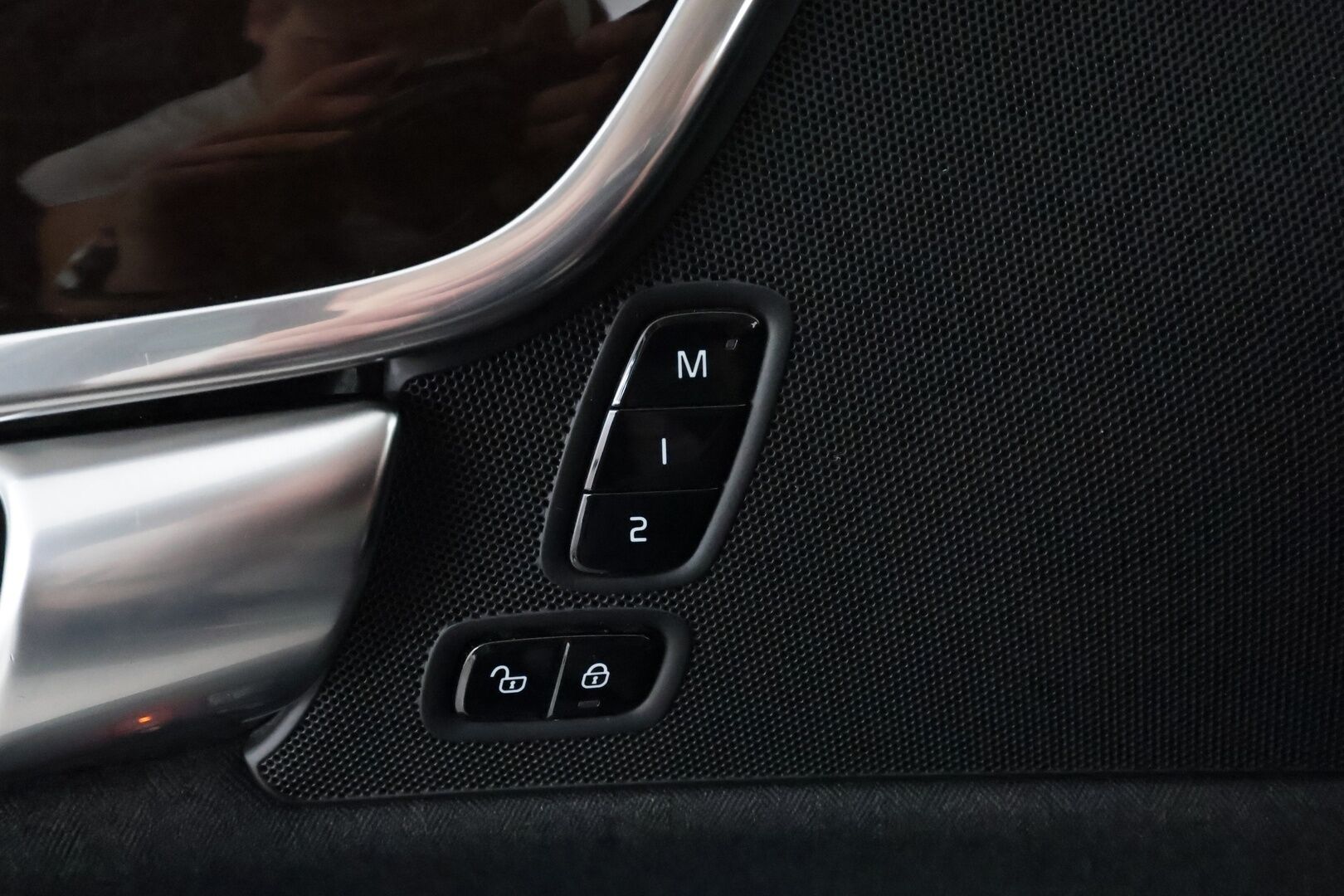 Volvo V90 2017 D5 AWD Momentum aut **Panorama / 360° Kamera / Webasto / Koukku / Adapt.Vakkari / Muistipenkki / LED-valot / Navi** - Kaistavahti / Digimittaristo / KeylessGO / 2x Renkaat - HULLUT VÄLIPÄIVÄT KORKOTARJOUS 2,49%