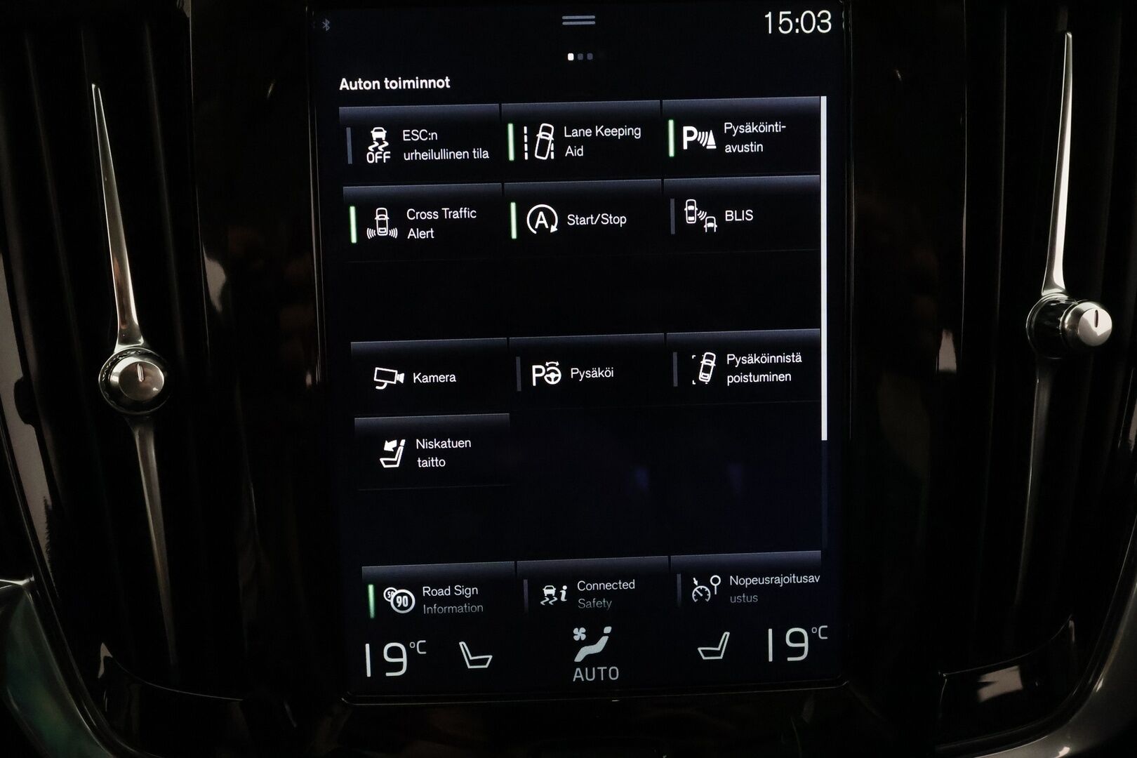 Volvo V90 2017 D5 AWD Momentum aut **Panorama / 360° Kamera / Webasto / Koukku / Adapt.Vakkari / Muistipenkki / LED-valot / Navi** - Kaistavahti / Digimittaristo / KeylessGO / 2x Renkaat