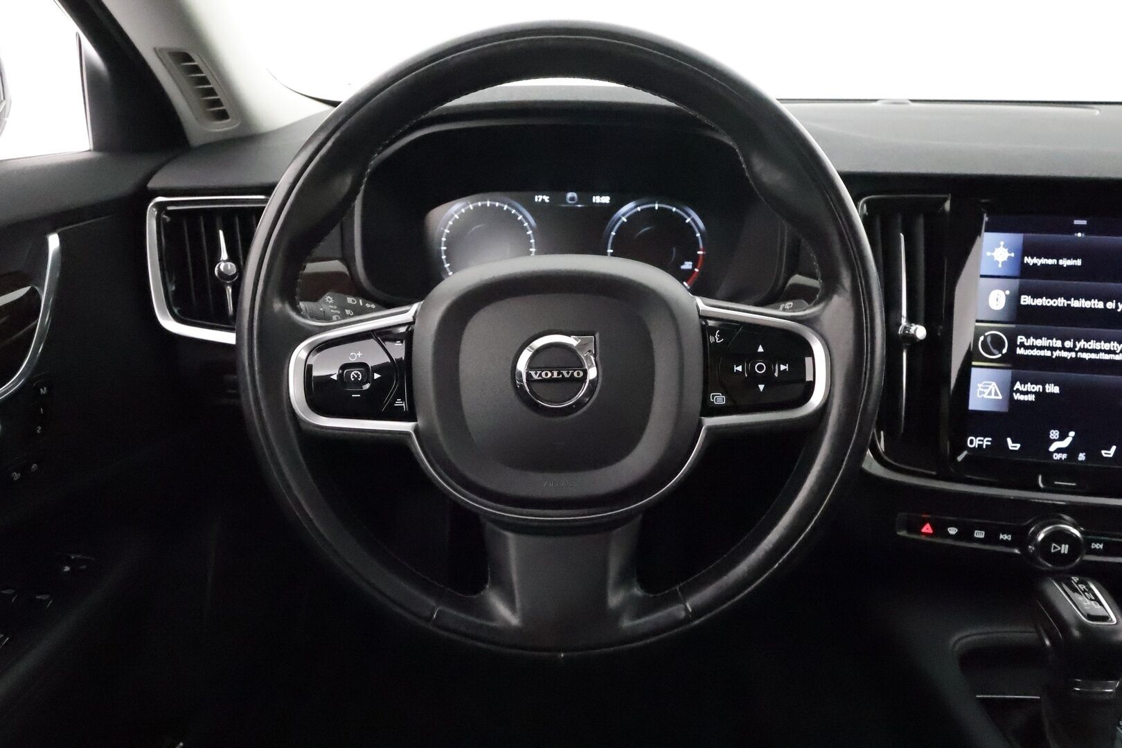 Volvo V90 2017 D5 AWD Momentum aut **Panorama / 360° Kamera / Webasto / Koukku / Adapt.Vakkari / Muistipenkki / LED-valot / Navi** - Kaistavahti / Digimittaristo / KeylessGO / 2x Renkaat - HULLUT VÄLIPÄIVÄT KORKOTARJOUS 2,49%