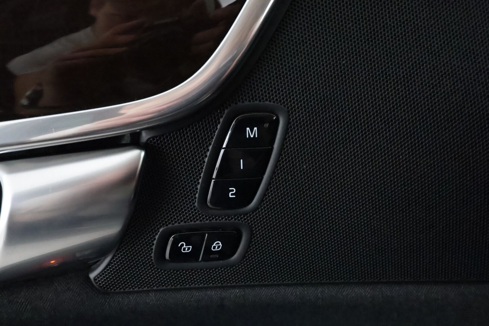 Volvo V90 2017 D5 AWD Momentum aut **Panorama / 360° Kamera / Webasto / Koukku / Adapt.Vakkari / Muistipenkki / LED-valot / Navi** - Kaistavahti / Digimittaristo / KeylessGO / 2x Renkaat