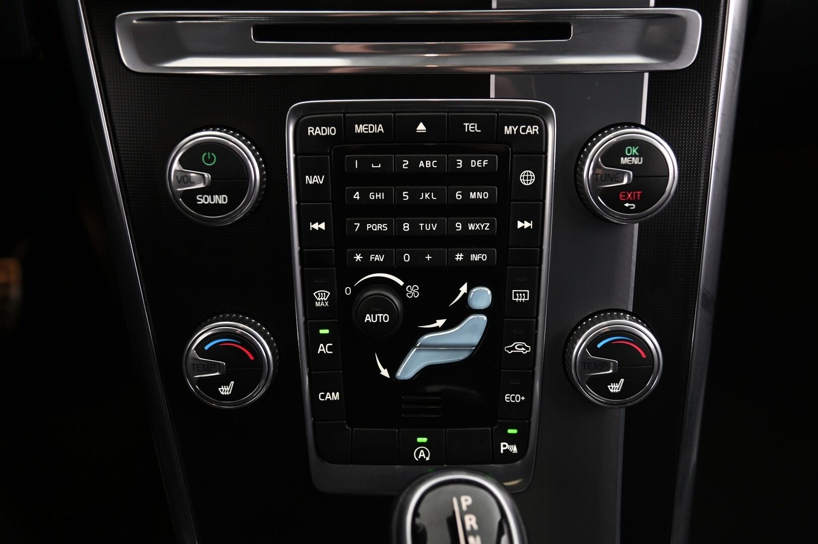 Volvo XC60 2017 D4 Business Classic R-Design aut / Webasto / VOC / Vetokoukku / Peruutuskamera / - Suomi-auto / Kahdet renkaat / Hyvät huollot 