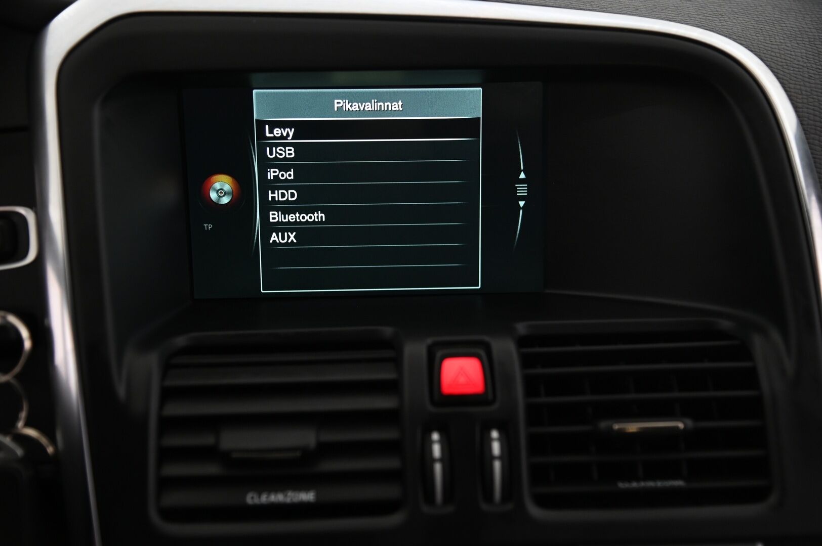 Volvo XC60 2017 D4 Business Classic R-Design aut / Webasto / VOC / Vetokoukku / Peruutuskamera / - Suomi-auto / Kahdet renkaat / Hyvät huollot 