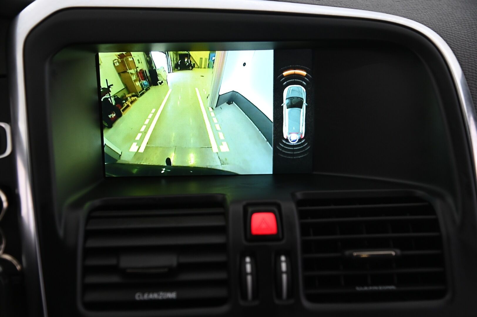 Volvo XC60 2017 D4 Business Classic R-Design aut / Webasto / VOC / Vetokoukku / Peruutuskamera / - Suomi-auto / Kahdet renkaat / Hyvät huollot 