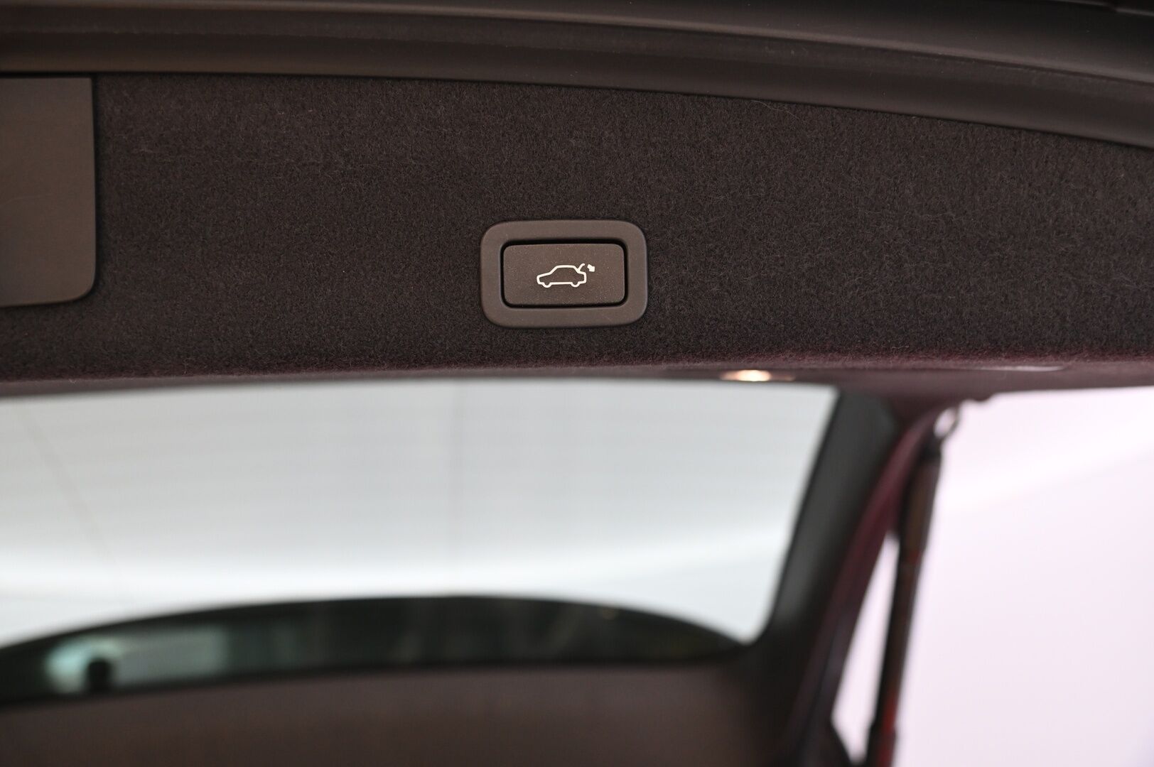 Volvo XC60 2017 D4 Business Classic R-Design aut / Webasto / VOC / Vetokoukku / Peruutuskamera / - Suomi-auto / Kahdet renkaat / Hyvät huollot 