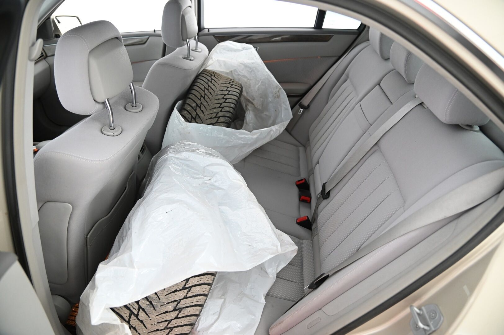 Mercedes-Benz E 2009 E 350 CDI Sedan *Myydään Huutokaupat.com* - *LEIMA 04/26 / Navi / BT / Vakkari*
