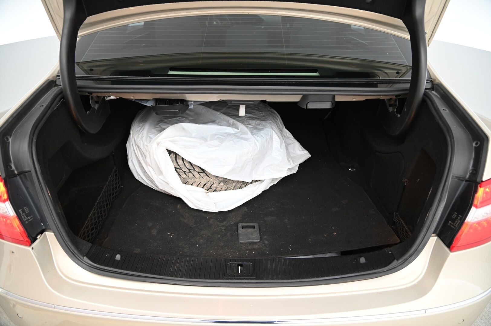 Mercedes-Benz E 2009 E 350 CDI Sedan *Myydään Huutokaupat.com* - *LEIMA 04/26 / Navi / BT / Vakkari*