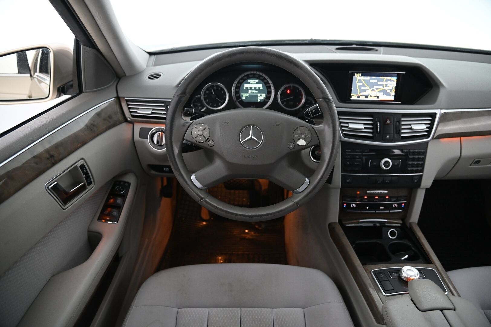 Mercedes-Benz E 2009 E 350 CDI Sedan *Myydään Huutokaupat.com* - *LEIMA 04/26 / Navi / BT / Vakkari*