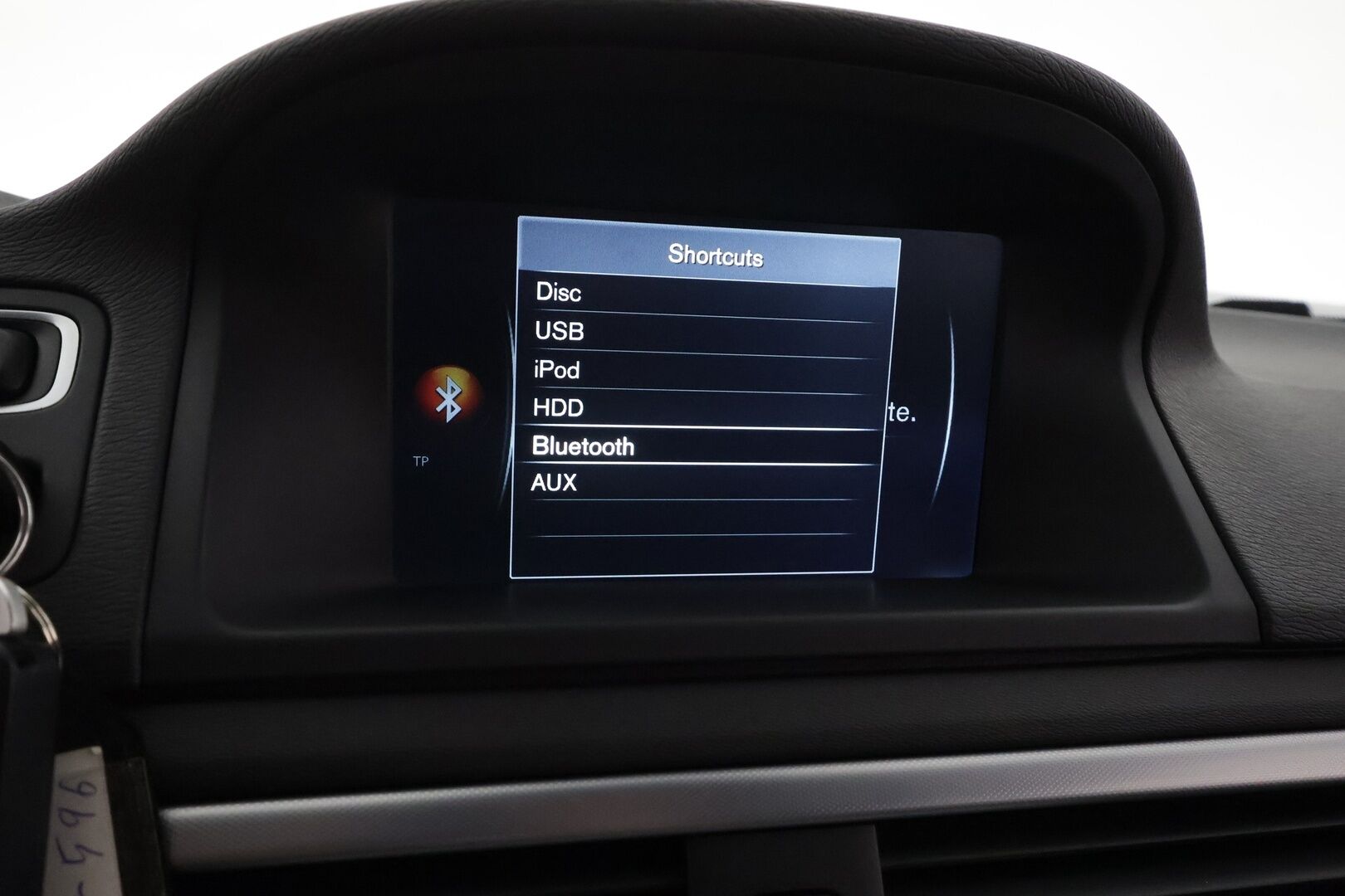 Volvo V70 2015 D4 Momentum - Webasto / Vetokoukku / Ratinlämmitys / Puolinahkasisusta / Xenon / Peruutustutka / Digimittaristo!