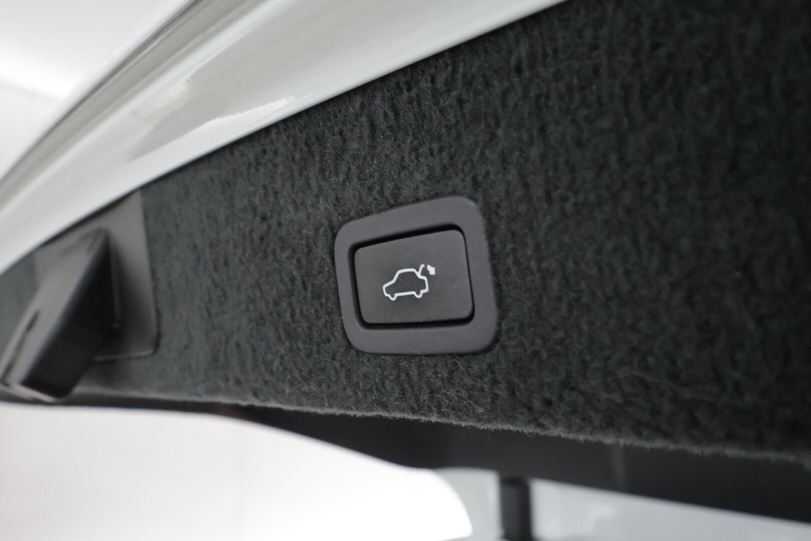 Volvo V70 2015 D4 Momentum - Webasto / Vetokoukku / Ratinlämmitys / Puolinahkasisusta / Xenon / Peruutustutka / Digimittaristo!