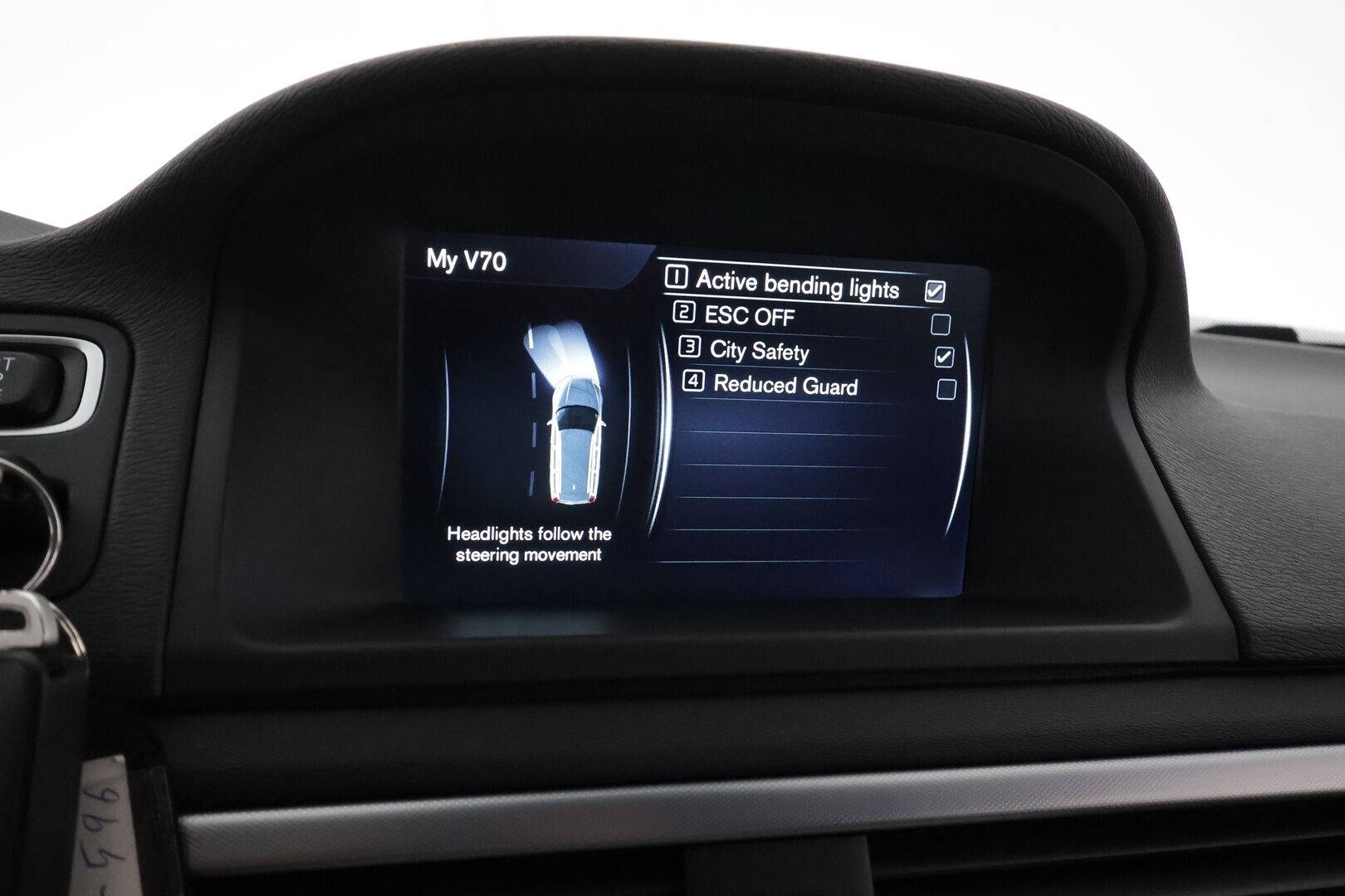 Volvo V70 2015 D4 Momentum - Webasto / Vetokoukku / Ratinlämmitys / Puolinahkasisusta / Xenon / Peruutustutka / Digimittaristo!