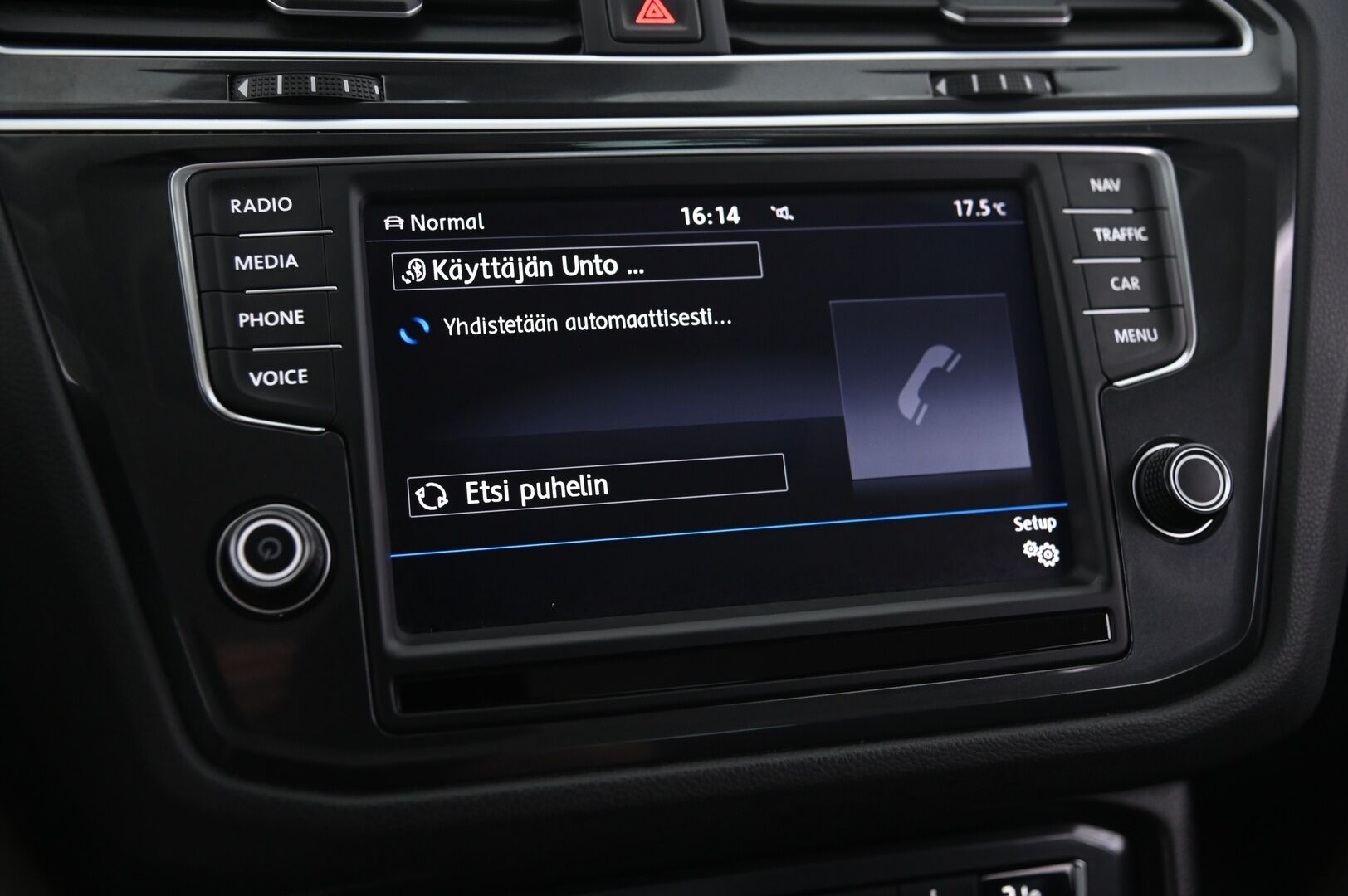 Volkswagen Tiguan 2017 Highline 2,0 TSI 4MOTION DSG - Hierova kuljettajan istuin | Digimittaristo | Kaukosäätöinen webasto | Vetokoukku | Navi | KeyLess  | 2x renkaat&alumiinivanteet | Suomi-auto