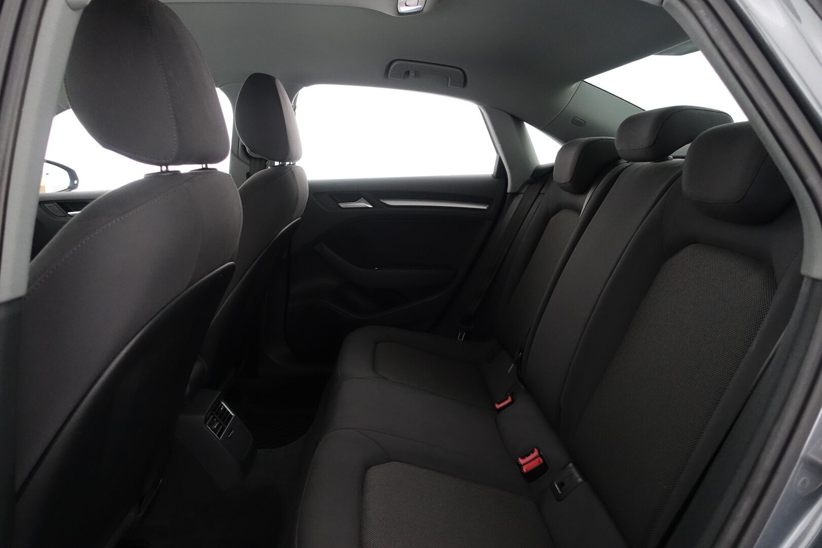 Audi A3 2016 Sedan Business 1,0 TFSI 85 kW - | Juuri Huollettu! | Webasto | Suomi-auto | Vetokoukku | Vakionopeudensäädin | Bluetooth | P. Tutka | Penkinlämmitys | Kahdet renkaat | MMI- näyttö | 