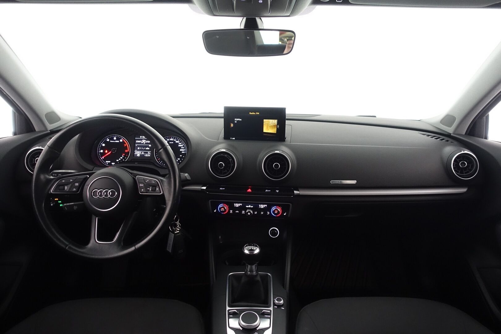 Audi A3 2016 Sedan Business 1,0 TFSI 85 kW - | Juuri Huollettu! | Webasto | Suomi-auto | Vetokoukku | Vakionopeudensäädin | Bluetooth | P. Tutka | Penkinlämmitys | Kahdet renkaat | MMI- näyttö | 