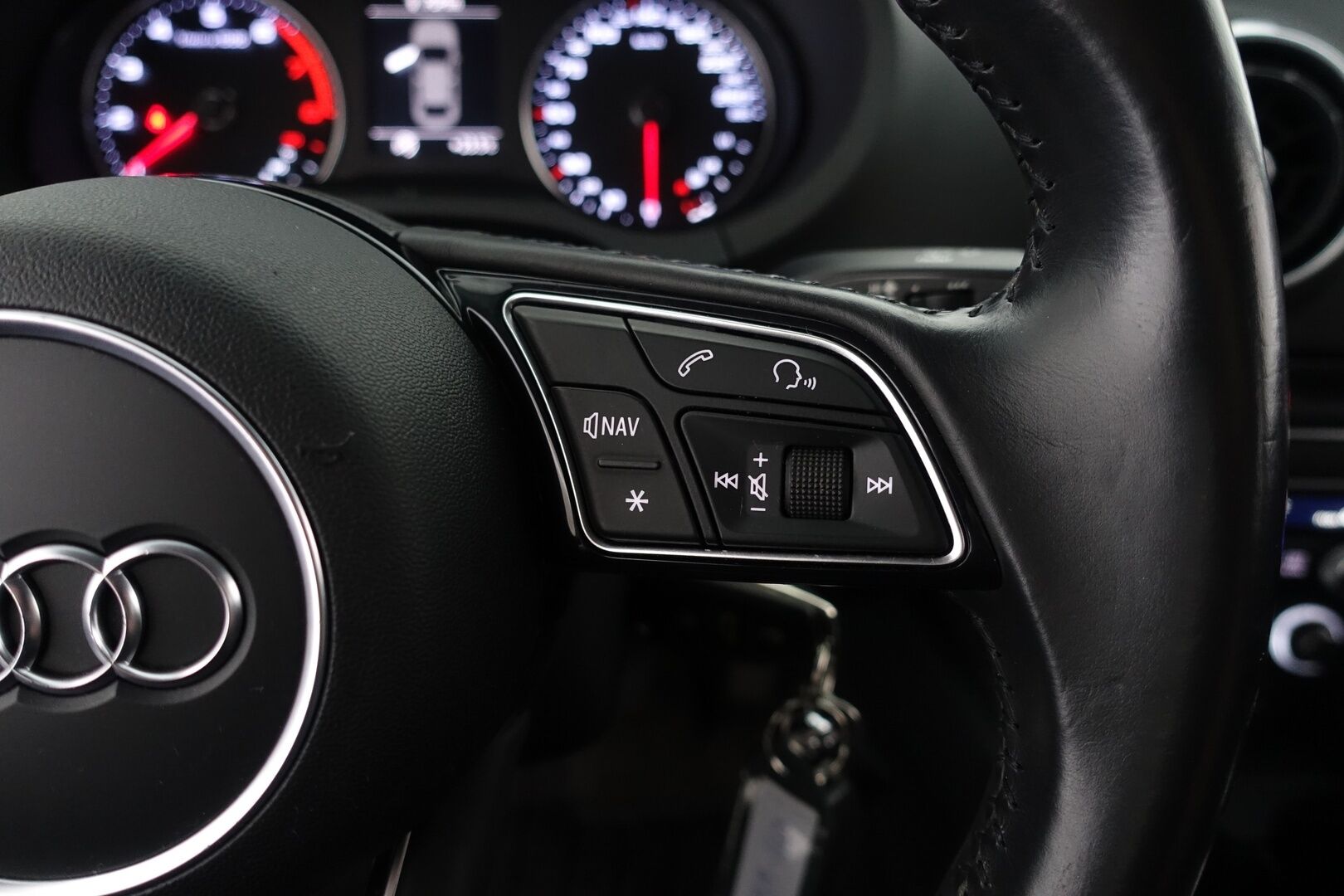 Audi A3 2016 Sedan Business 1,0 TFSI 85 kW - | Juuri Huollettu! | Webasto | Suomi-auto | Vetokoukku | Vakionopeudensäädin | Bluetooth | P. Tutka | Penkinlämmitys | Kahdet renkaat | MMI- näyttö | 