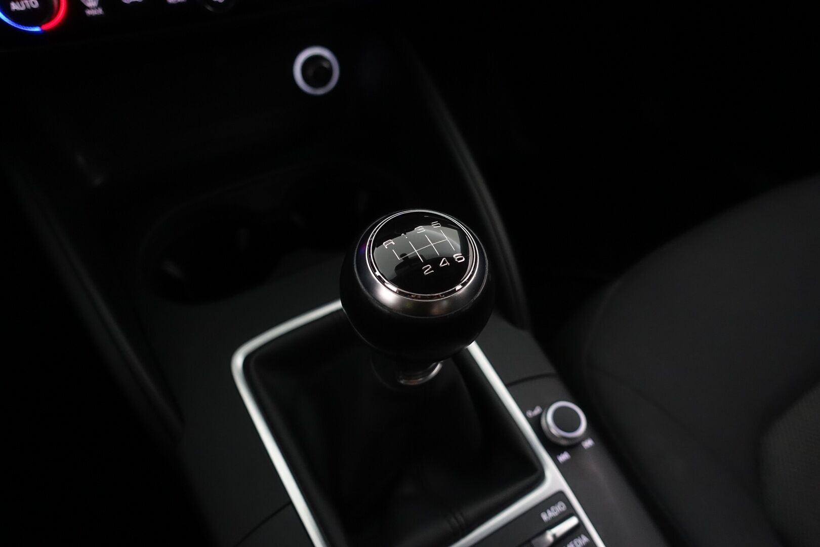 Audi A3 2016 Sedan Business 1,0 TFSI 85 kW - | Juuri Huollettu! | Webasto | Suomi-auto | Vetokoukku | Vakionopeudensäädin | Bluetooth | P. Tutka | Penkinlämmitys | Kahdet renkaat | MMI- näyttö | 