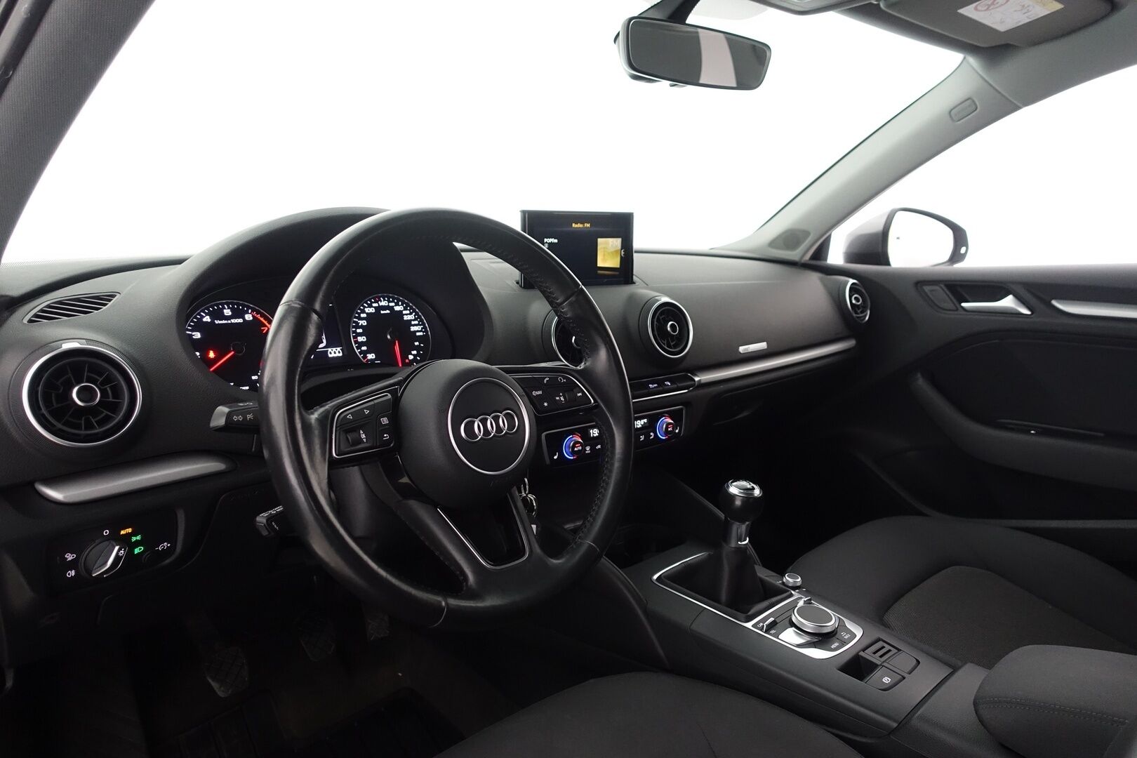Audi A3 2016 Sedan Business 1,0 TFSI 85 kW - | Juuri Huollettu! | Webasto | Suomi-auto | Vetokoukku | Vakionopeudensäädin | Bluetooth | P. Tutka | Penkinlämmitys | Kahdet renkaat | MMI- näyttö | 