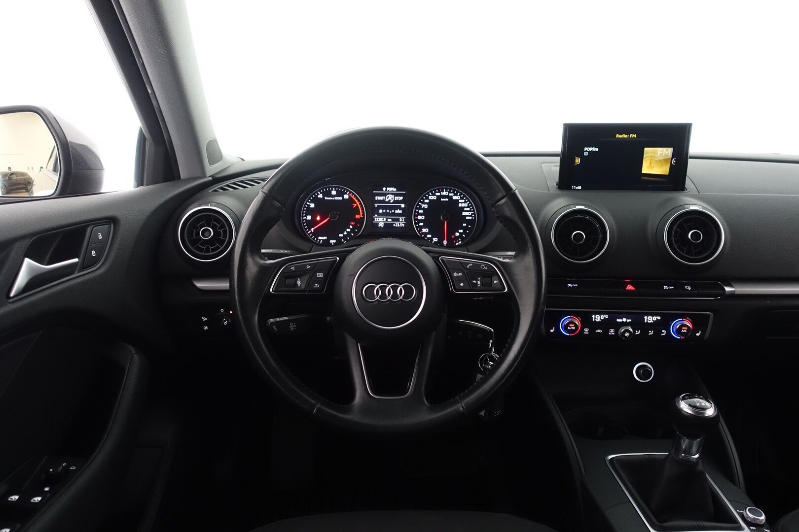 Audi A3 2016 Sedan Business 1,0 TFSI 85 kW - | Juuri Huollettu! | Webasto | Suomi-auto | Vetokoukku | Vakionopeudensäädin | Bluetooth | P. Tutka | Penkinlämmitys | Kahdet renkaat | MMI- näyttö | 