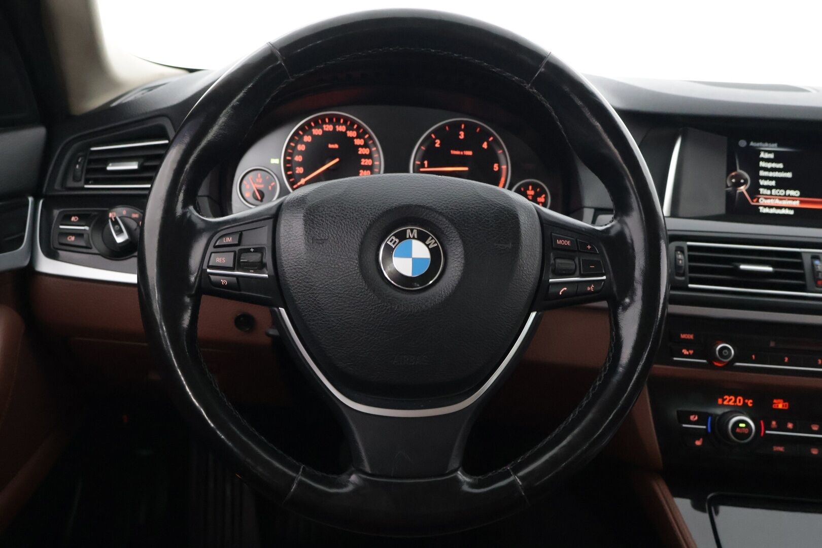 BMW 518 2017 F11 Touring 518d A Business Exclusive Edition** Tutkat / Sporttipenkit / Ruskeat nahat / Sähkö- luukku* - Ei AdBlue / Kahdet hyvät renkaat vanteineen