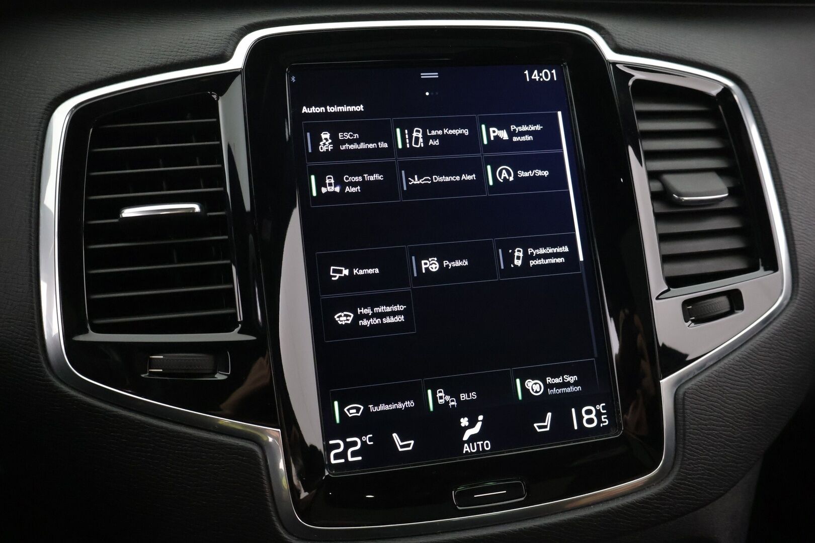 Volvo XC90 2017 D5 AWD Inscription aut 7-paikkainen */ HUD / Panorama / 360-kamera / Adapt vakkari / Webasto / Koukku / Nahkapenkit / 2x renkaat /* - 3,99 % KORKOTARJOUS TÄHÄN AUTOON 14.9. ASTI! - */ Merkkihuollettu Suomi-auto / Särmä yksilö / 2x renkaat /*