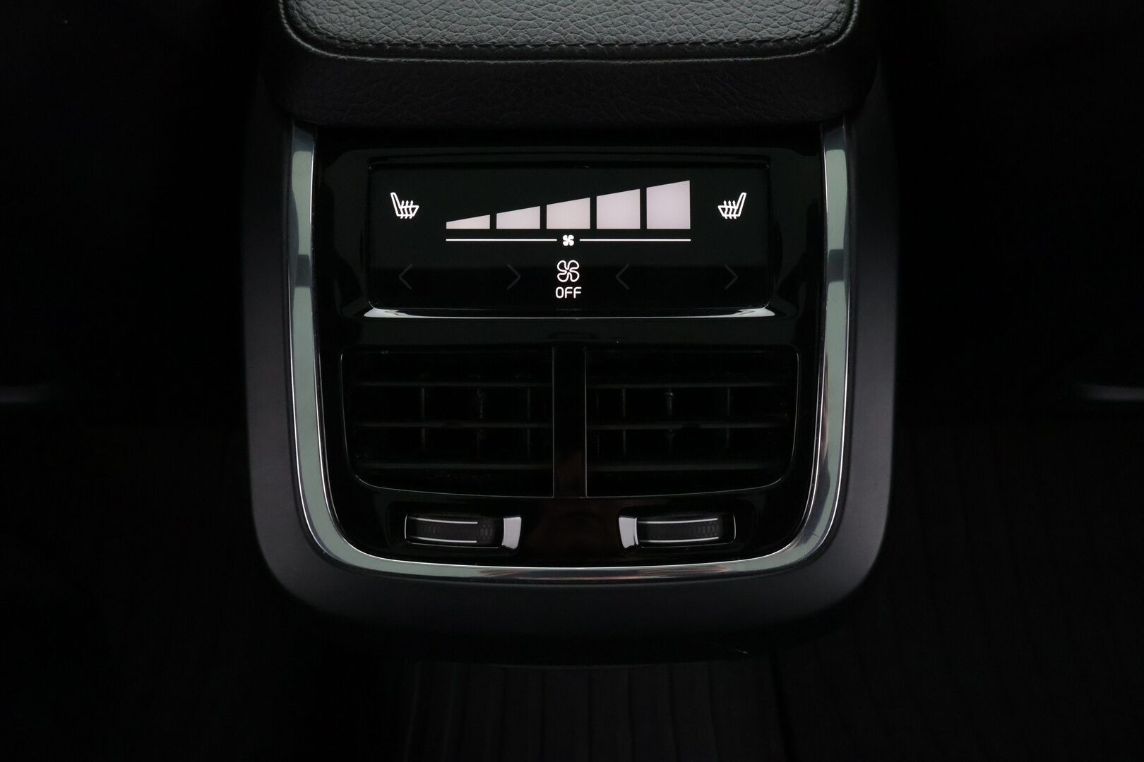 Volvo XC90 2017 D5 AWD Inscription aut 7-paikkainen */ HUD / Panorama / 360-kamera / Adapt vakkari / Webasto / Koukku / Nahkapenkit / 2x renkaat /* - 3,99 % KORKOTARJOUS TÄHÄN AUTOON 14.9. ASTI! - */ Merkkihuollettu Suomi-auto / Särmä yksilö / 2x renkaat /*