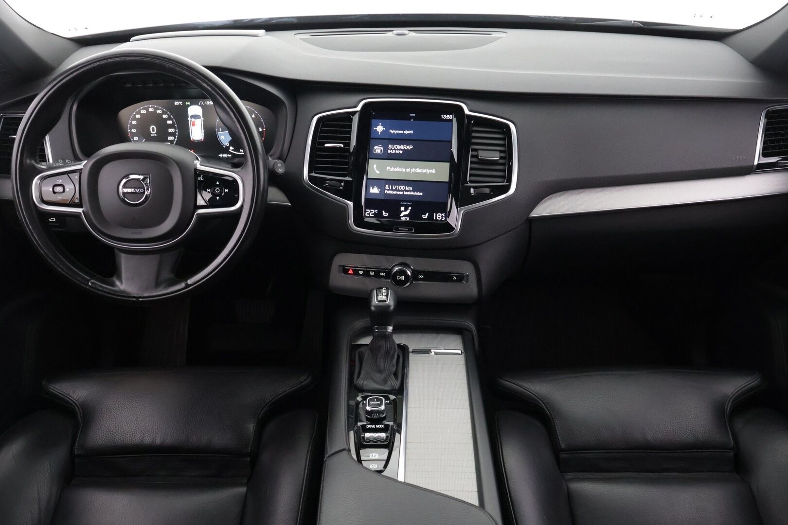 Volvo XC90 2017 D5 AWD Inscription aut 7-paikkainen */ HUD / Panorama / 360-kamera / Adapt vakkari / Webasto / Koukku / Nahkapenkit / 2x renkaat /* - 3,99 % KORKOTARJOUS TÄHÄN AUTOON 14.9. ASTI! - */ Merkkihuollettu Suomi-auto / Särmä yksilö / 2x renkaat /*