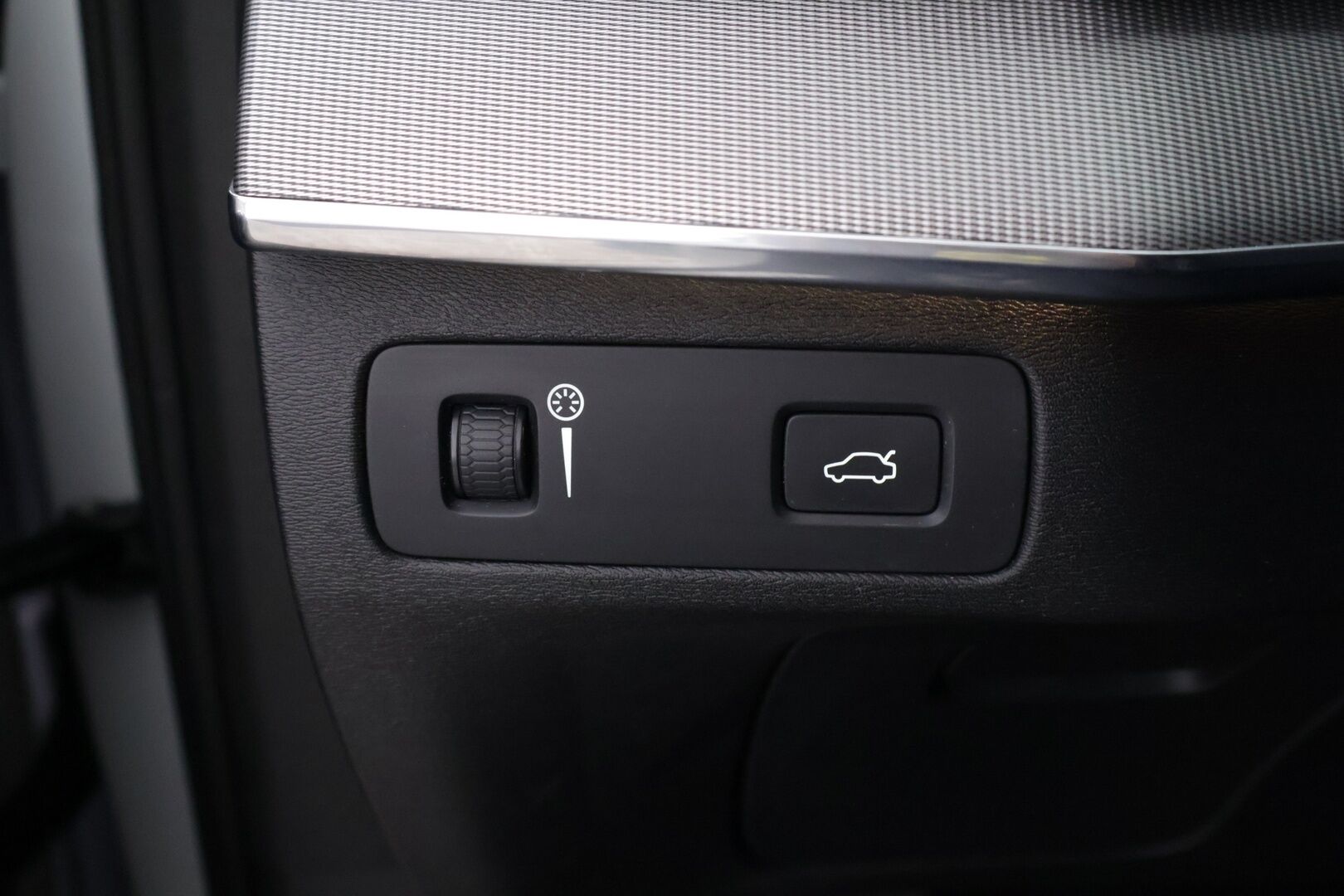 Volvo XC90 2017 D5 AWD Inscription aut 7-paikkainen */ HUD / Panorama / 360-kamera / Adapt vakkari / Webasto / Koukku / Nahkapenkit / 2x renkaat /* - 3,99 % KORKOTARJOUS TÄHÄN AUTOON 14.9. ASTI! - */ Merkkihuollettu Suomi-auto / Särmä yksilö / 2x renkaat /*