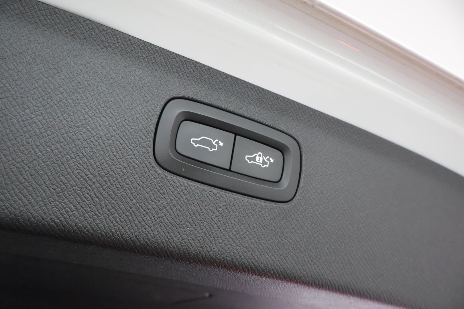 Volvo XC90 2017 D5 AWD Inscription aut 7-paikkainen */ HUD / Panorama / 360-kamera / Adapt vakkari / Webasto / Koukku / Nahkapenkit / 2x renkaat /* - 3,99 % KORKOTARJOUS TÄHÄN AUTOON 14.9. ASTI! - */ Merkkihuollettu Suomi-auto / Särmä yksilö / 2x renkaat /*
